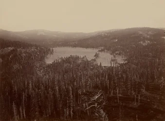 Dämme und See, Nevada County, Fernansicht